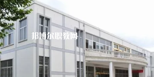 江蘇省金湖中等專業(yè)學校地址在哪里，哪個地區(qū)，哪個城市?