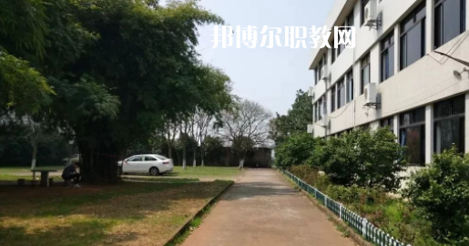 蘭溪市第六中學(xué)地址在哪里，哪個(gè)地區(qū)，哪個(gè)城市?