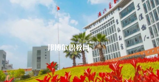 浦江縣職業(yè)技術(shù)學(xué)校招生計(jì)劃人數(shù)根據(jù)專業(yè)不同，計(jì)劃也是不同的，例如：幼兒保育招生40人，學(xué)前教育招生57人，普職融通招生150人，工藝美術(shù)招生150人，淘寶美工招生40人，等等，邦博爾小編為大家整理了浦江縣職業(yè)技術(shù)學(xué)校招生計(jì)劃人數(shù)詳細(xì)內(nèi)容，信息僅供參考，如有變動(dòng)，以學(xué)校官方最新消息為準(zhǔn)。  一、浦江縣職業(yè)技術(shù)學(xué)校招生計(jì)劃一覽表 二、浦江縣職業(yè)技術(shù)學(xué)校招生情況 1、浦江縣職業(yè)技術(shù)學(xué)校招生條件、要求  遵紀(jì)守法、熱愛(ài)勞動(dòng)、文明禮貌、樸實(shí)誠(chéng)信;  無(wú)疾病、無(wú)傳染病、無(wú)慢性病史、無(wú)犯罪史、無(wú)嚴(yán)重違紀(jì)史;  身體健康，學(xué)生品行端正。  2、浦江縣職業(yè)技術(shù)學(xué)校招生對(duì)象  招收應(yīng)屆、歷屆初中畢業(yè)及以上文化程度的學(xué)生  三、浦江縣職業(yè)技術(shù)學(xué)校簡(jiǎn)介 學(xué)校有全國(guó)職教名師、省特級(jí)教師、大師名家、省市教壇新秀、省技術(shù)能手、市學(xué)科帶頭人40多人。智慧校園管理系統(tǒng)、體育館、圖書館、電子閱覽室、校內(nèi)外實(shí)訓(xùn)基地等，教學(xué)設(shè)施一應(yīng)俱全。  學(xué)校設(shè)有浦江縣職業(yè)技能培訓(xùn)中心和職業(yè)技能鑒定中心。  四、浦江縣職業(yè)技術(shù)學(xué)?？诒?校友評(píng)價(jià)：浦江縣職業(yè)技術(shù)學(xué)校辦學(xué)特色鮮明，教學(xué)設(shè)施一應(yīng)俱全，為本地經(jīng)濟(jì)建設(shè)和社會(huì)發(fā)展培養(yǎng)高技能人才。  校友評(píng)價(jià)：浦江縣職業(yè)技術(shù)學(xué)校教學(xué)設(shè)備比較齊全，老師工作認(rèn)真，領(lǐng)導(dǎo)班子心齊。