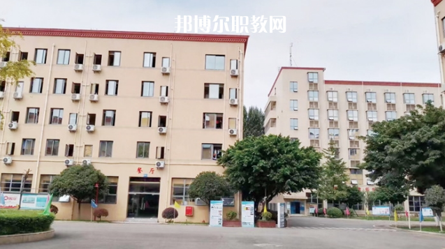 四川科華高級(jí)技工學(xué)校醫(yī)藥衛(wèi)生類(lèi)對(duì)口高考班地址在哪里，哪個(gè)地區(qū)，哪個(gè)城市?