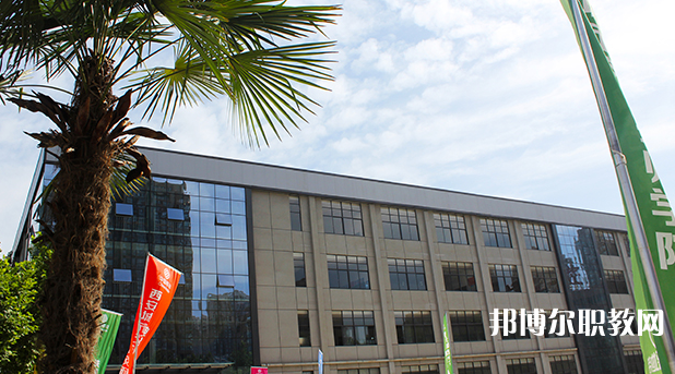 西安城市交通技師學(xué)院地址，乘車(chē)路線