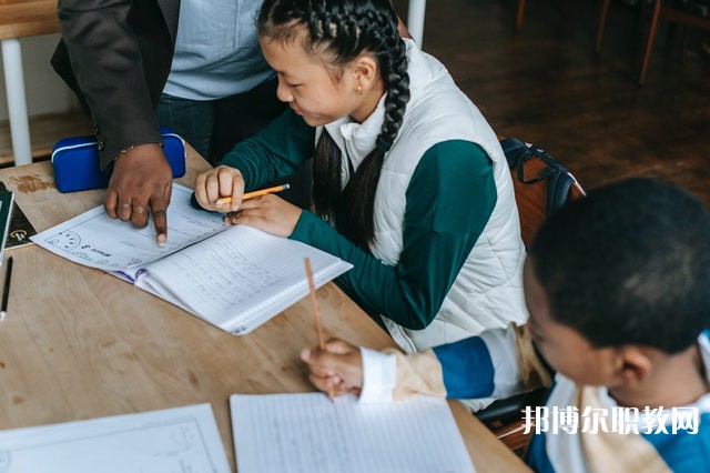 烏魯木齊較好的公辦中專(zhuān)學(xué)校 烏魯木齊公辦中專(zhuān)學(xué)校排名前六 烏魯木齊較好的公辦中專(zhuān)學(xué)校 烏魯木齊公辦中專(zhuān)學(xué)校排名前六