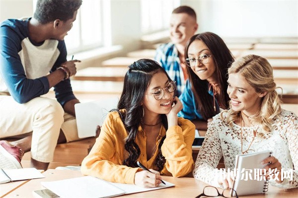 河南哪里的中專(zhuān)學(xué)校能讀平面廣告設(shè)計(jì)專(zhuān)業(yè)