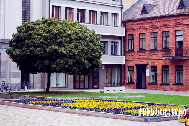 湖北哪里的中專學校能讀無人機應用技術專業(yè) 湖北哪里的中專學校能讀無人機應用技術專業(yè)