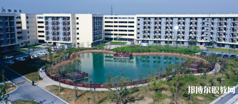 四川2024年男生上什么中專學校比較好