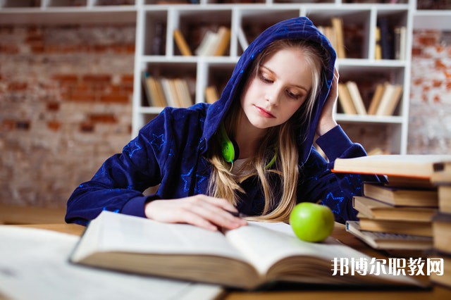 湖南哪里的中專學校能讀服裝設(shè)計與工藝專業(yè)專業(yè) 湖南哪里的中專學校能讀服裝設(shè)計與工藝專業(yè)專業(yè)