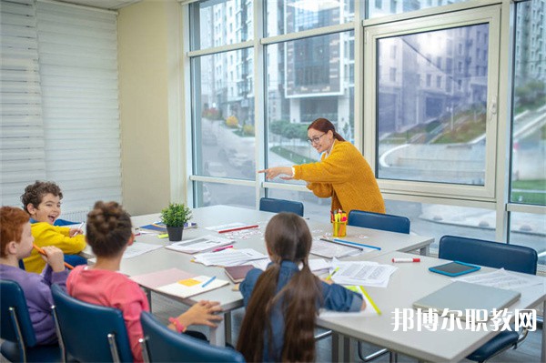 廣東哪里的職業(yè)學(xué)校能讀美容美發(fā)與造型專業(yè) 廣東哪里的職業(yè)學(xué)校能讀美容美發(fā)與造型專業(yè)