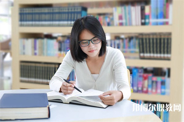 廣東哪里的職業(yè)學(xué)校能讀廣告設(shè)計與制作專業(yè) 廣東哪里的職業(yè)學(xué)校能讀廣告設(shè)計與制作專業(yè)