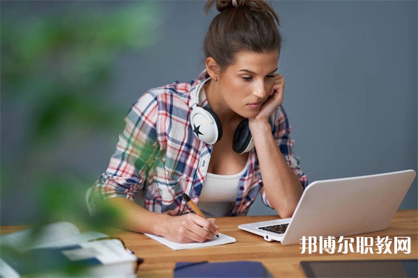 廣東哪里的職業(yè)學(xué)校能讀膳食(中餐烹飪)專(zhuān)業(yè) 廣東哪里的職業(yè)學(xué)校能讀膳食(中餐烹飪)專(zhuān)業(yè)