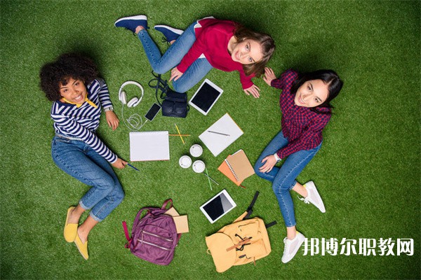 四川哪里的中職學(xué)校能讀鐵道運(yùn)輸服務(wù)專業(yè) 四川哪里的中職學(xué)校能讀鐵道運(yùn)輸服務(wù)專業(yè)