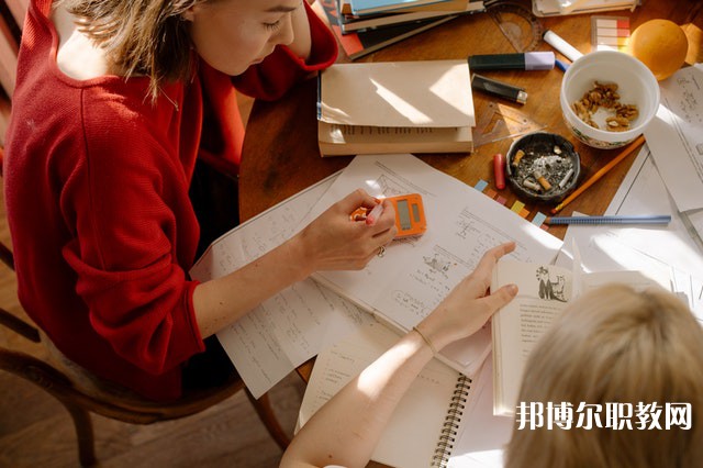 貴州哪里的職業(yè)中學(xué)能讀計算機平面設(shè)計專業(yè) 貴州哪里的職業(yè)中學(xué)能讀計算機平面設(shè)計專業(yè)