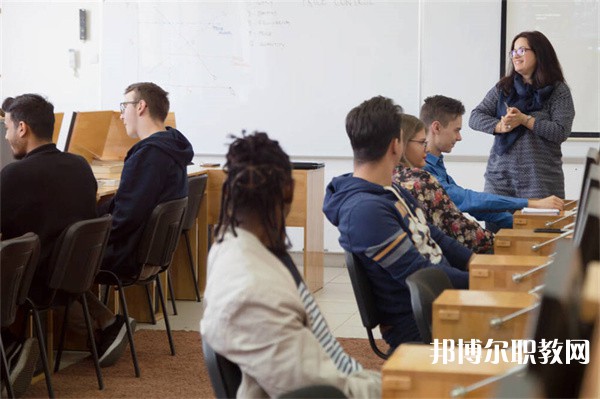 貴州哪里的職業(yè)學(xué)校能讀旅游類專業(yè) 貴州哪里的職業(yè)學(xué)校能讀旅游類專業(yè)