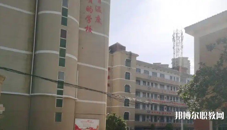 益陽市科技工程學(xué)校2025年學(xué)費、收費多少