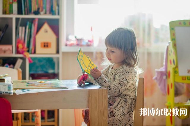 云南哪里的中職學(xué)校能讀新能源汽車維修(高級(jí)工)專業(yè) 云南哪里的中職學(xué)校能讀新能源汽車維修(高級(jí)工)專業(yè)