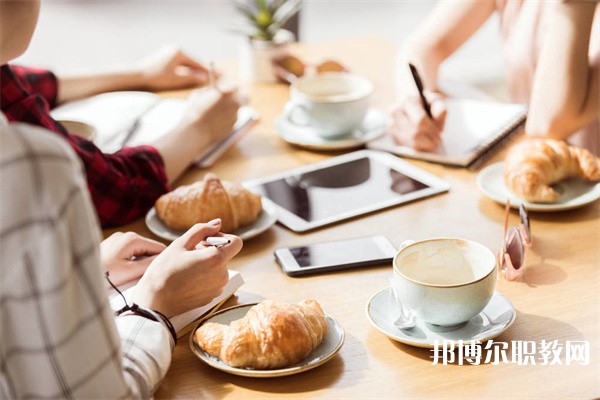 云南哪里的職業(yè)中學(xué)能讀電氣技術(shù)應(yīng)用專業(yè) 云南哪里的職業(yè)中學(xué)能讀電氣技術(shù)應(yīng)用專業(yè)