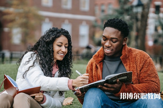 云南哪里的中專學(xué)校能讀高星級飯店運(yùn)營與管理專業(yè) 云南哪里的中專學(xué)校能讀高星級飯店運(yùn)營與管理專業(yè)