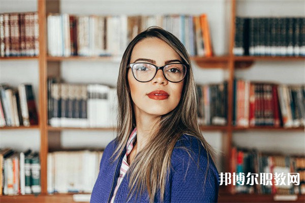 云南哪里的中專學(xué)校能讀計(jì)算機(jī)廣告制作專業(yè) 云南哪里的中專學(xué)校能讀計(jì)算機(jī)廣告制作專業(yè)