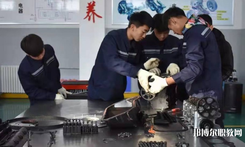 甘肅2025年鐵路學校和中專有哪些區(qū)別