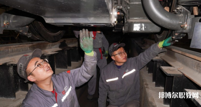 甘肅2025年鐵路學(xué)校什么專業(yè)適合男生