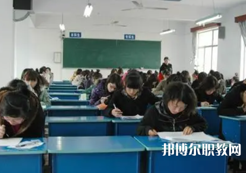 2025新鄉(xiāng)職教中心最新排名前三名單