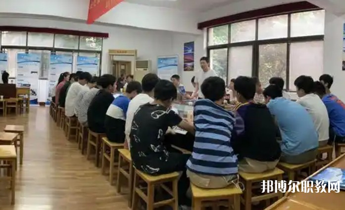 湖北2025年200分能上鐵路學(xué)校嗎