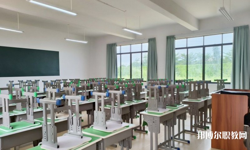 廣西輕工技師學院預備技師班網(wǎng)站網(wǎng)址主頁