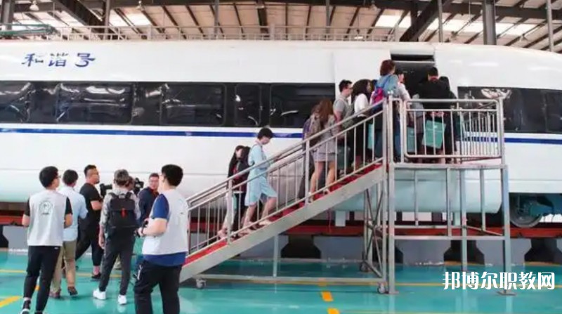 湖北2025年讀鐵路學校需要什么證件