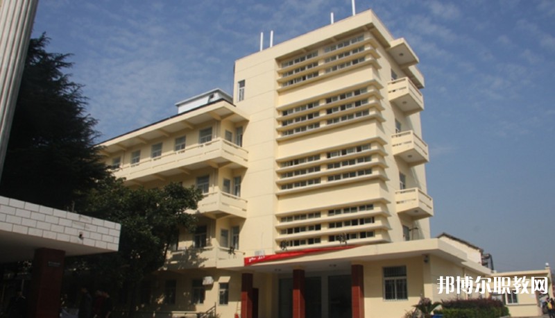 湖北2025年讀鐵路學(xué)校一年要多少錢