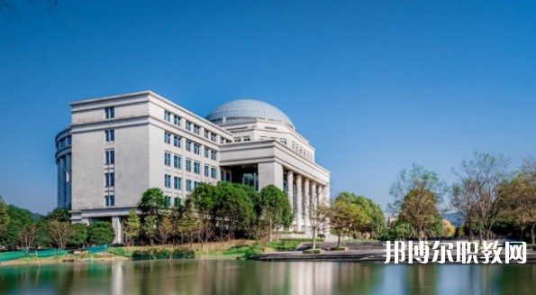 2025慶陽中專學(xué)校最新排名前三名單