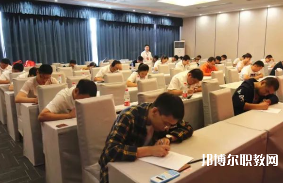 2025玉林中專學(xué)校最新排名前三名單