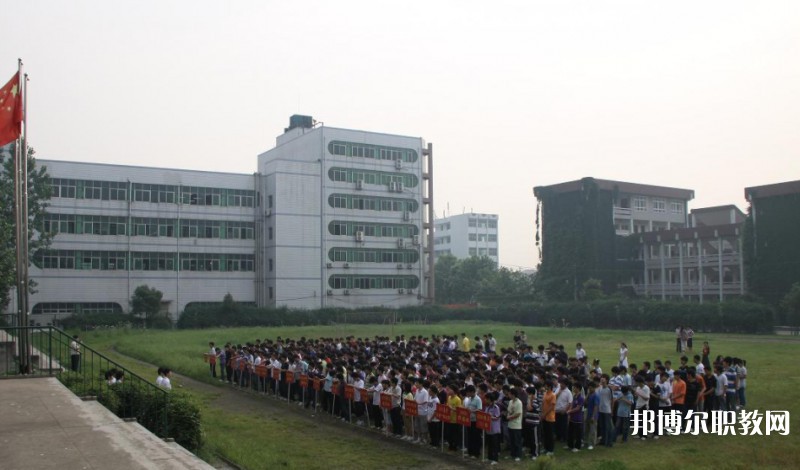 湖北2025年男生初中畢業(yè)上鐵路學校