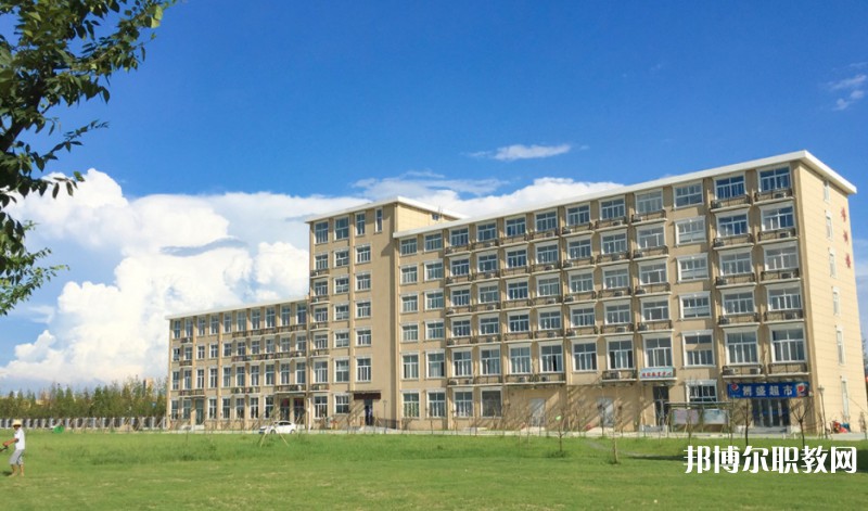 湖北2025年男生讀什么鐵路學校好