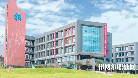 成都2025年初中生考什么鐵路學(xué)校