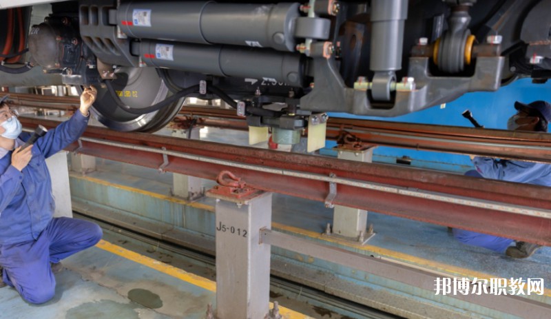 湖北2025年男生上鐵路學校學什么好