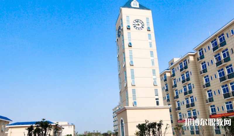 湖北2025年女生初中畢業(yè)上鐵路學(xué)校