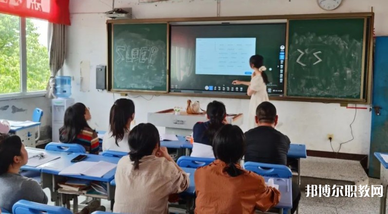 自貢2025年400分能上鐵路學(xué)校嗎