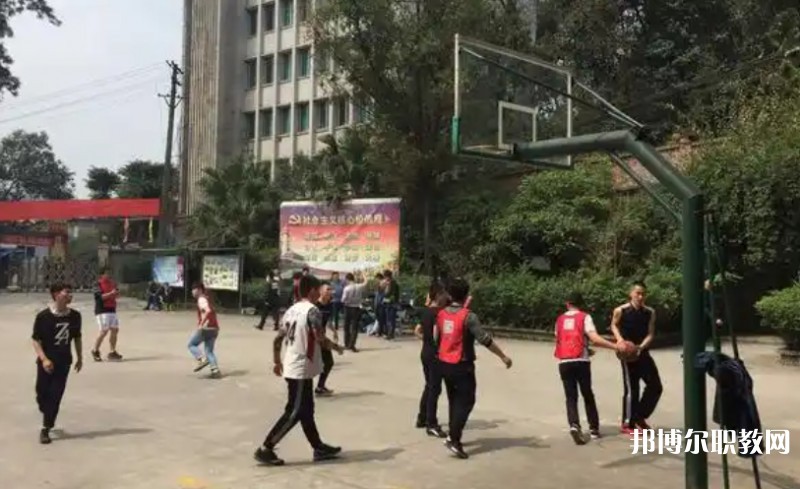 自貢2025年初中生讀鐵路學(xué)校好嗎