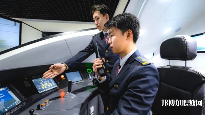 自貢2025年鐵路學(xué)校讀什么專業(yè)有前途