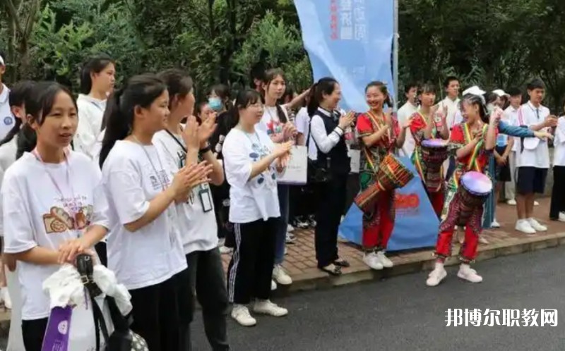 自貢2025年鐵路學(xué)校多少錢(qián)