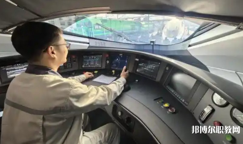 自貢2025年鐵路學(xué)校好找工作嗎