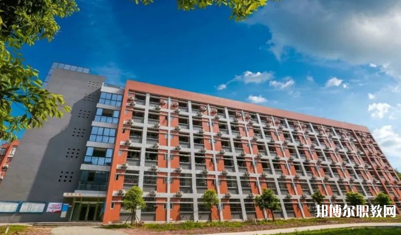 自貢2025年鐵路學(xué)校里面有哪些專業(yè)