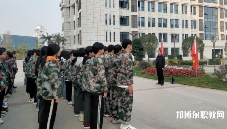 自貢2025年鐵路學(xué)校有哪些科目