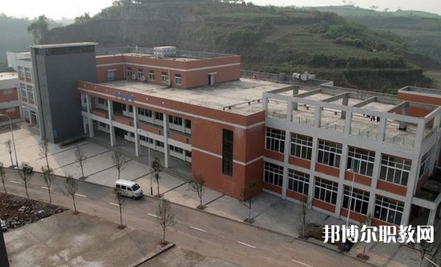 自貢2025年鐵路學(xué)校中專升大專考什么