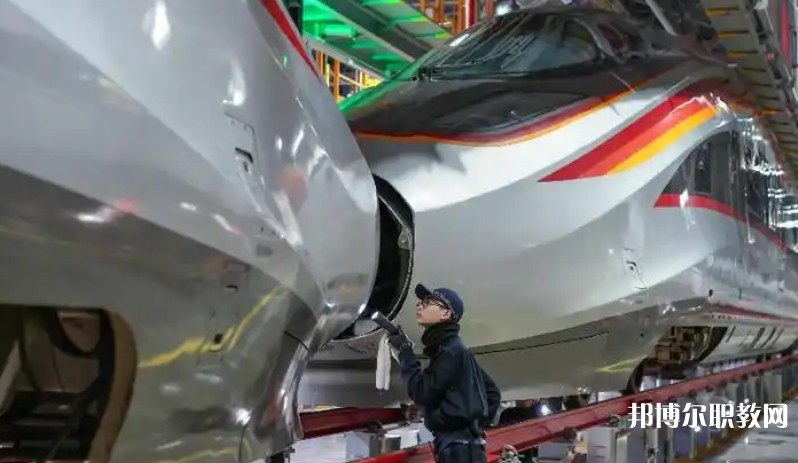 自貢2025年現(xiàn)在讀鐵路學(xué)校什么專業(yè)好