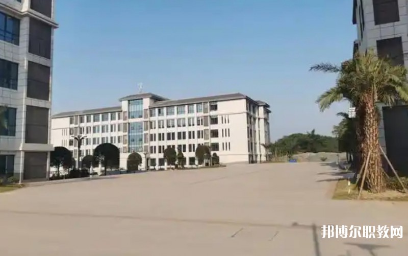 自貢2025年學(xué)鐵路學(xué)校哪個(gè)學(xué)校好