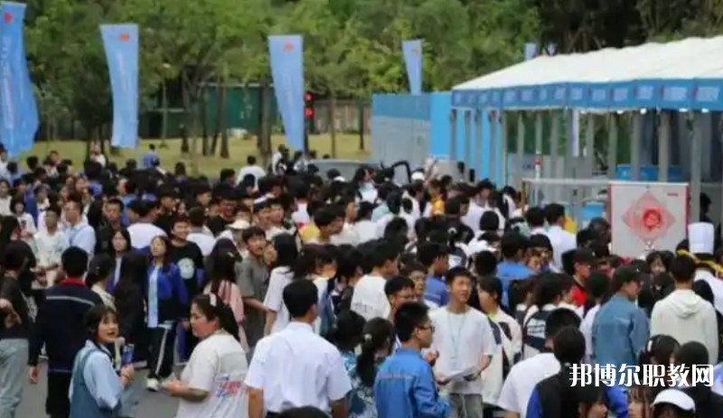 自貢2025年有幾所鐵路學(xué)校