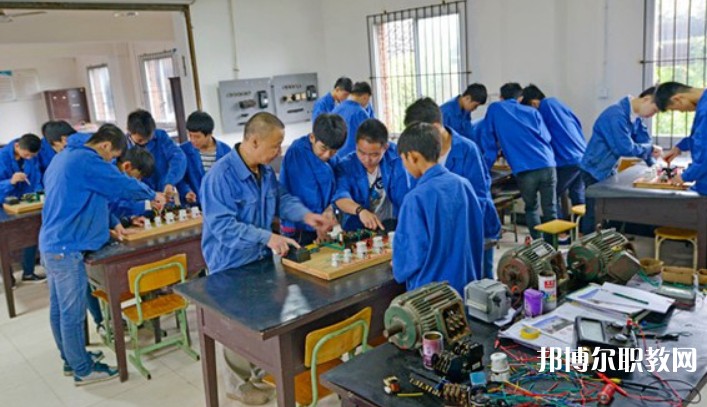 四川2025年初中生讀電工學校怎么樣