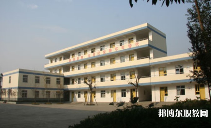 四川2025年初中生可以上電工學(xué)校嗎