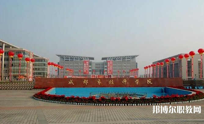 四川2025年初中生女生讀什么電工學校好