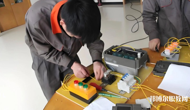 四川2025年男生可以讀電工學(xué)校嗎